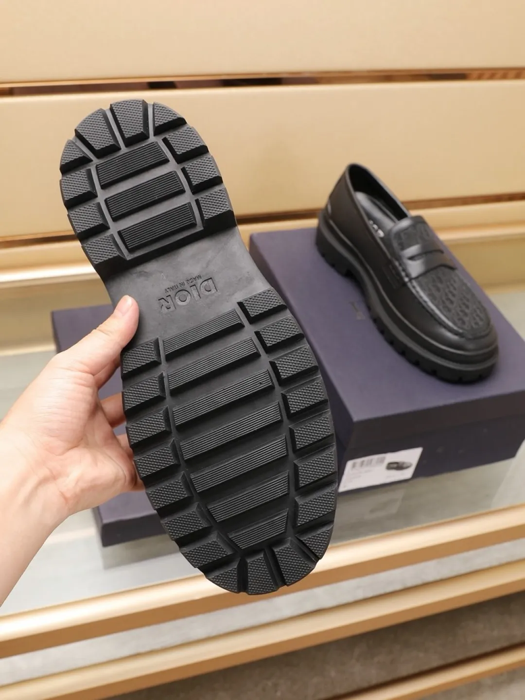 Factory P460💰[Dior] men's classic Loaf leather shoes🇺🇸 are on sale at the same time, original Italian brand · brand totem cloth sewn with brand cloth label · paired with calfskin · (high-end, extravagant and classy) exquisite workmanship (original lining) sole: original factory special rubber concave and convex outsole ⚠️ outsole. Comfortable, wear-resistant, non-slip, real shot 🎬 Can be worn with casual clothes or suits. Size: 38-44 (46.46 customized)